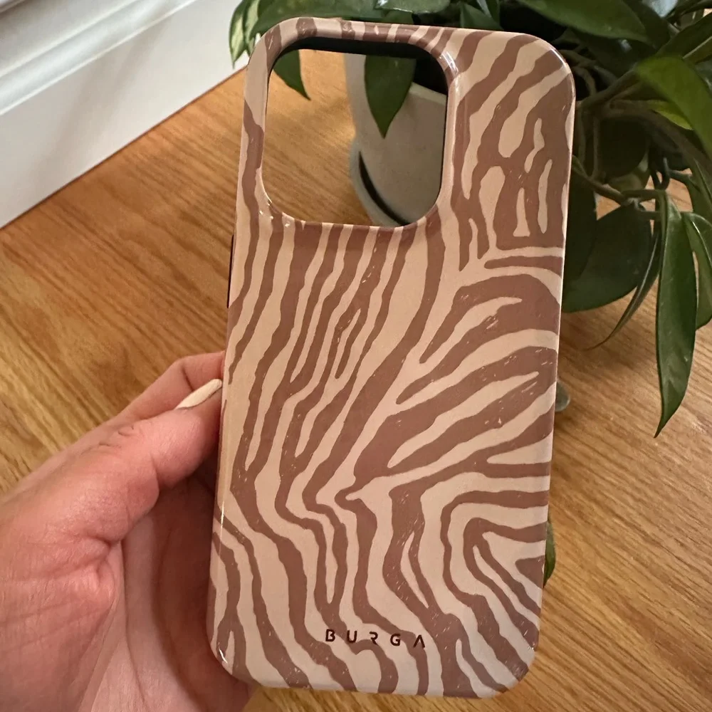 Burga Lasso iPhone 15 Pro Case - Picture 2 of 3